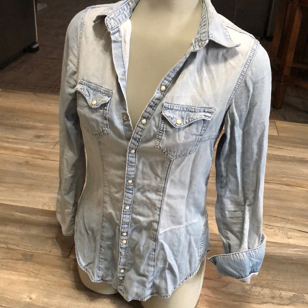 Distressed jean jacket - Picture 2 of 7